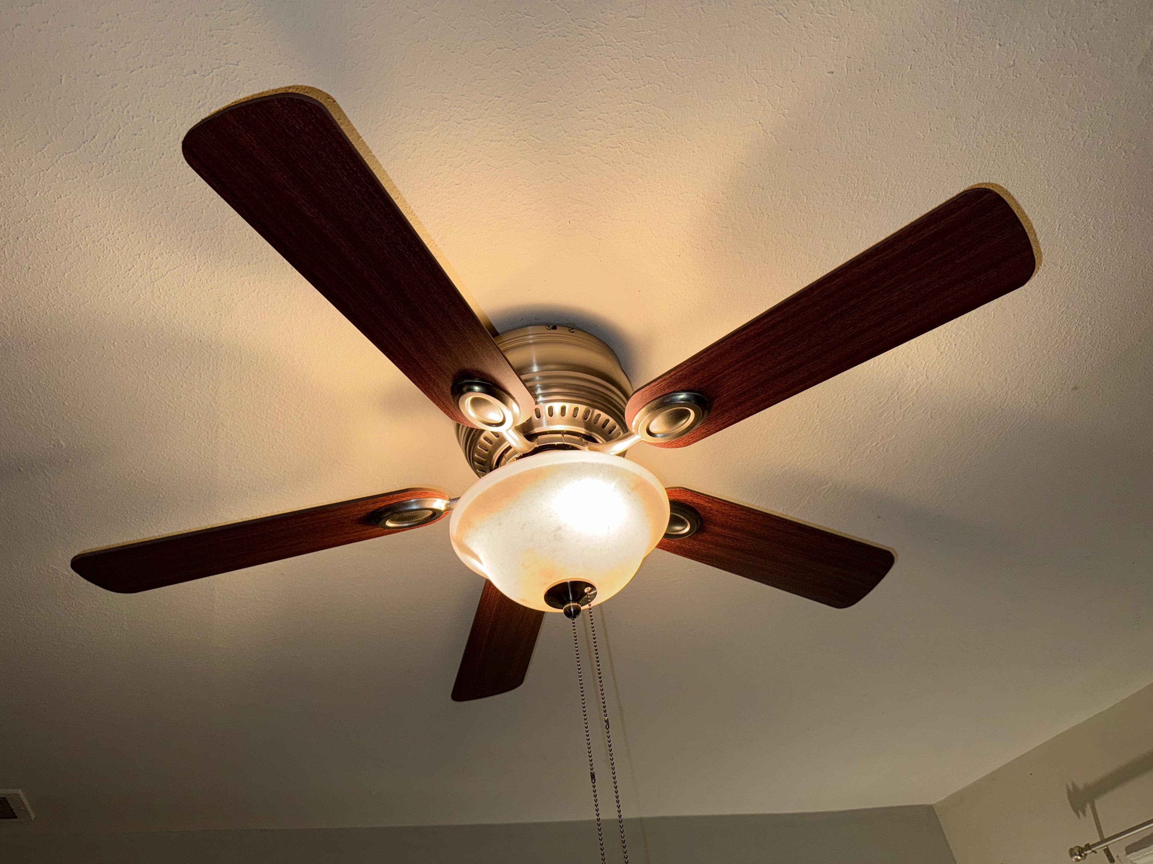 Ceiling fan perfectly clean after professional cleaning
